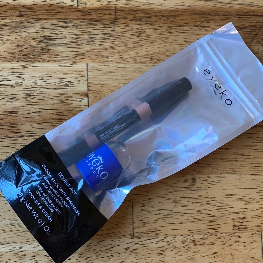 Eyeko Double Act Shadow Stick with Sharpener - Cookies and cream